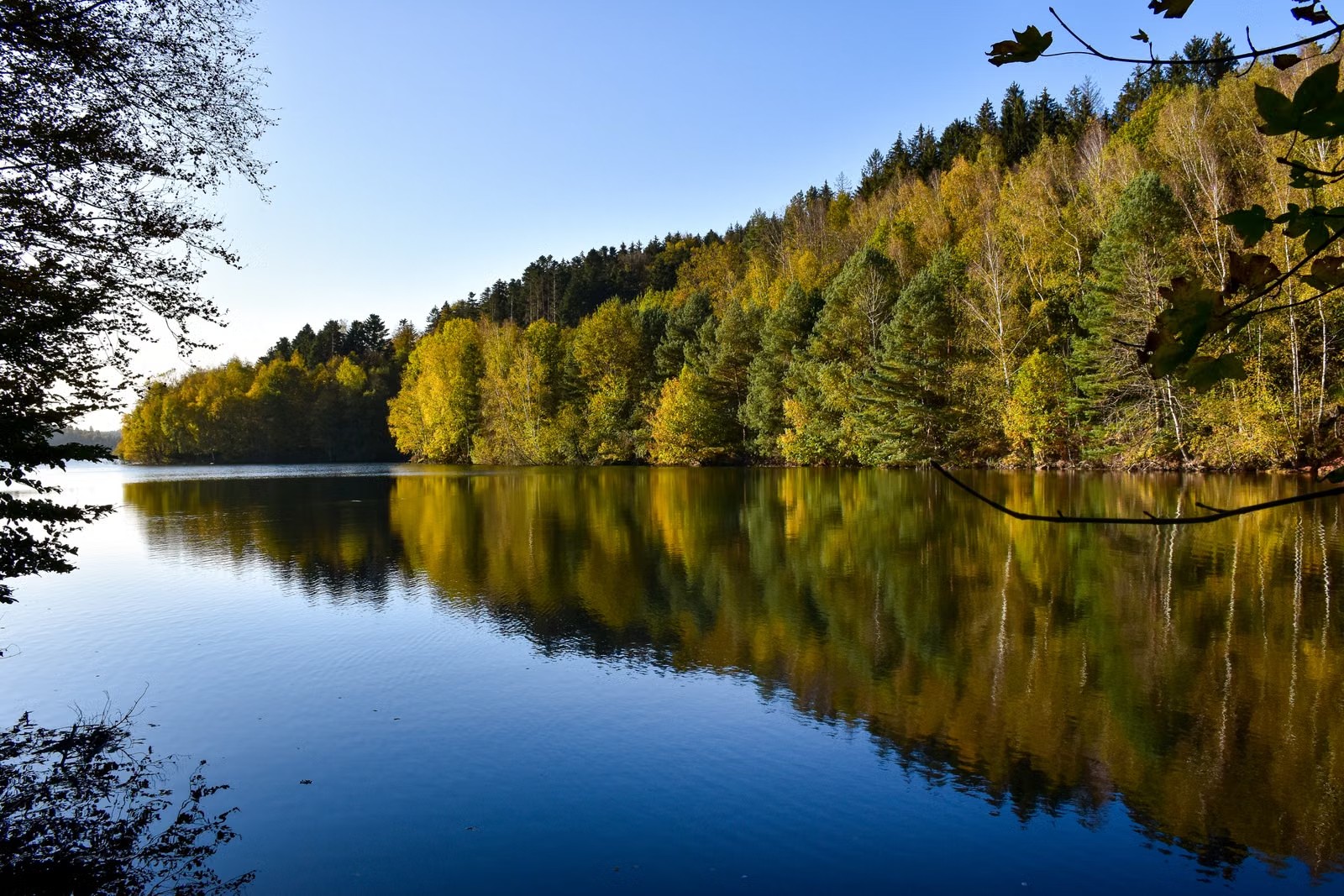 Le lac d'Annecy au petit matin